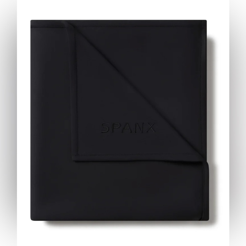 SPANX AirEssentials Blanket NWT